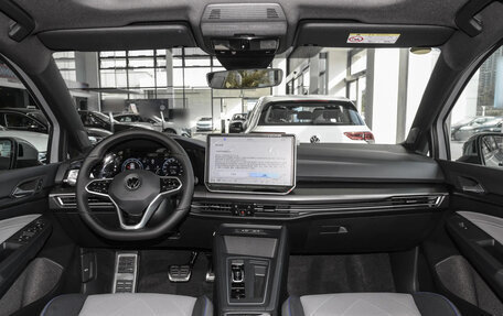Volkswagen Golf VIII, 2024 год, 3 250 000 рублей, 10 фотография