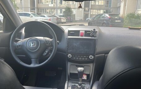 Honda Accord VII рестайлинг, 2005 год, 830 000 рублей, 1 фотография