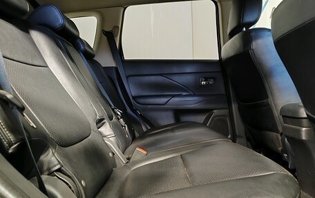 Mitsubishi Outlander III рестайлинг 3, 2012 год, 1 289 000 рублей, 13 фотография