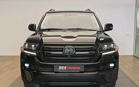 Toyota Land Cruiser 200, 2018 год, 5 890 000 рублей, 3 фотография