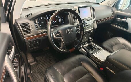 Toyota Land Cruiser 200, 2018 год, 5 890 000 рублей, 8 фотография