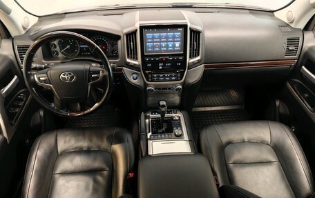 Toyota Land Cruiser 200, 2018 год, 5 890 000 рублей, 10 фотография
