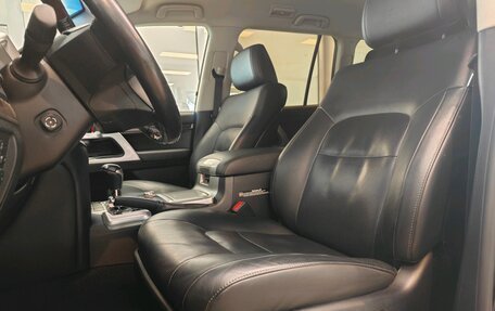 Toyota Land Cruiser 200, 2018 год, 5 890 000 рублей, 9 фотография