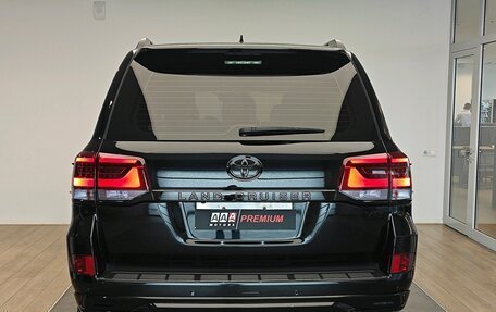 Toyota Land Cruiser 200, 2018 год, 5 890 000 рублей, 5 фотография