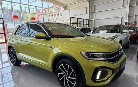 Volkswagen T-Roc I, 2023 год, 2 150 000 рублей, 3 фотография