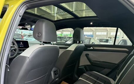 Volkswagen T-Roc I, 2023 год, 2 150 000 рублей, 7 фотография