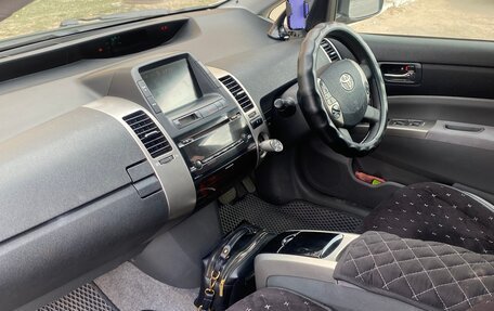 Toyota Prius, 2009 год, 670 000 рублей, 3 фотография