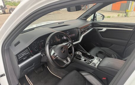 Volkswagen Touareg III, 2018 год, 4 800 000 рублей, 1 фотография