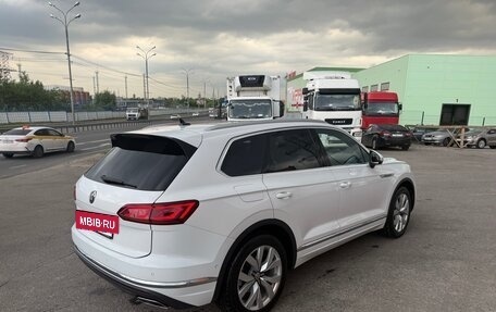 Volkswagen Touareg III, 2018 год, 4 800 000 рублей, 3 фотография
