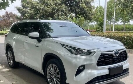 Toyota Highlander, 2022 год, 3 930 000 рублей, 3 фотография
