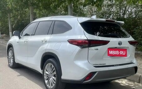 Toyota Highlander, 2022 год, 3 930 000 рублей, 2 фотография