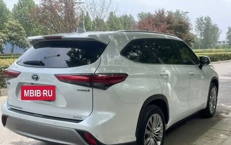 Toyota Highlander, 2022 год, 3 930 000 рублей, 4 фотография