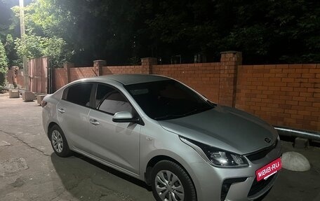 KIA Rio IV, 2018 год, 1 050 000 рублей, 2 фотография