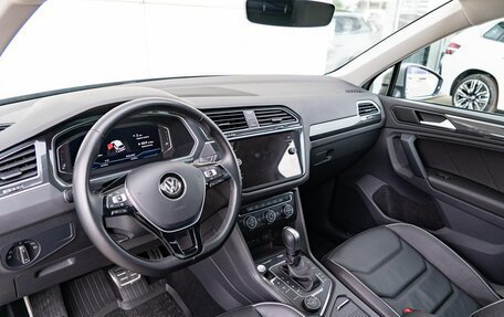 Volkswagen Tiguan II, 2020 год, 2 990 000 рублей, 9 фотография