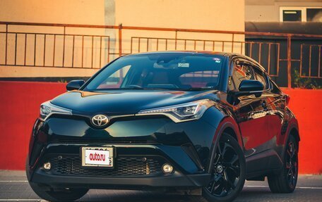 Toyota C-HR I рестайлинг, 2019 год, 2 600 000 рублей, 2 фотография