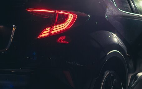 Toyota C-HR I рестайлинг, 2019 год, 2 600 000 рублей, 22 фотография
