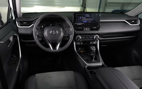 Toyota RAV4, 2024 год, 3 840 000 рублей, 6 фотография