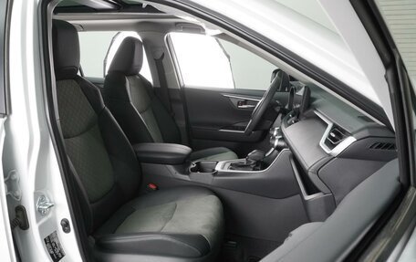 Toyota RAV4, 2024 год, 3 840 000 рублей, 8 фотография