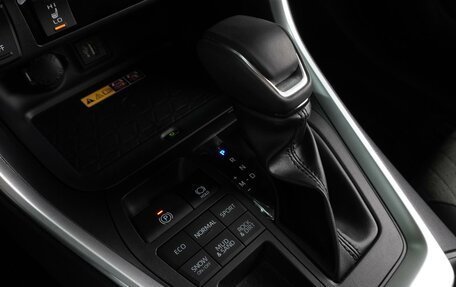 Toyota RAV4, 2024 год, 3 840 000 рублей, 21 фотография