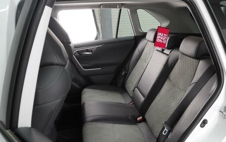 Toyota RAV4, 2024 год, 3 840 000 рублей, 9 фотография