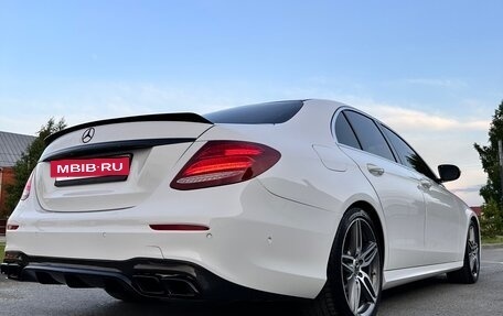 Mercedes-Benz E-Класс, 2017 год, 2 700 000 рублей, 4 фотография