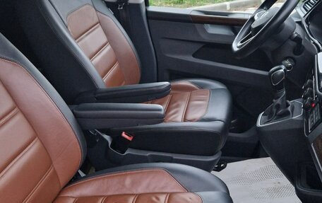 Volkswagen Multivan T6 рестайлинг, 2020 год, 5 900 000 рублей, 10 фотография