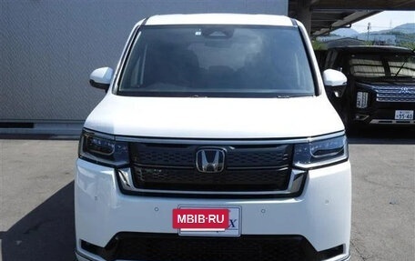 Honda Stepwgn, 2022 год, 2 410 000 рублей, 2 фотография