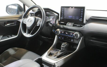 Toyota RAV4, 2019 год, 2 700 000 рублей, 14 фотография