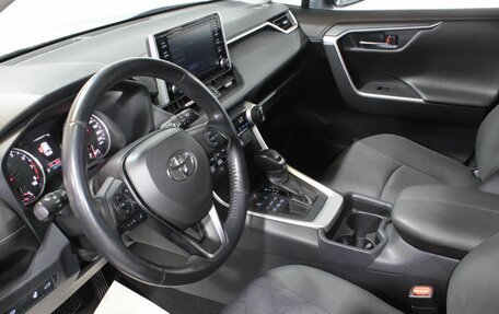 Toyota RAV4, 2019 год, 2 700 000 рублей, 19 фотография