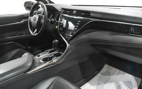 Toyota Camry, 2018 год, 2 899 000 рублей, 8 фотография