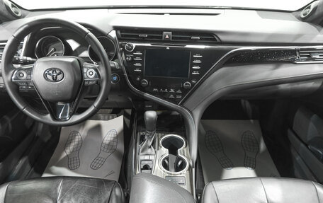 Toyota Camry, 2018 год, 2 899 000 рублей, 10 фотография