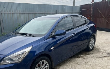 Hyundai Solaris II рестайлинг, 2015 год, 950 000 рублей, 2 фотография
