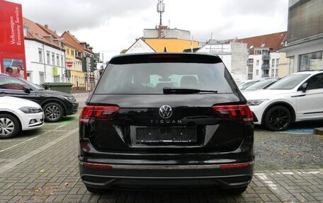 Volkswagen Tiguan II, 2022 год, 2 690 000 рублей, 6 фотография
