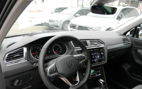 Volkswagen Tiguan II, 2022 год, 2 690 000 рублей, 9 фотография