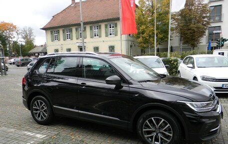 Volkswagen Tiguan II, 2022 год, 2 690 000 рублей, 4 фотография
