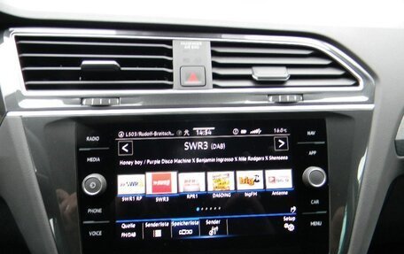 Volkswagen Tiguan II, 2022 год, 2 690 000 рублей, 11 фотография