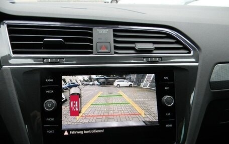 Volkswagen Tiguan II, 2022 год, 2 690 000 рублей, 10 фотография