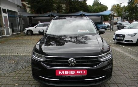 Volkswagen Tiguan II, 2022 год, 2 690 000 рублей, 3 фотография