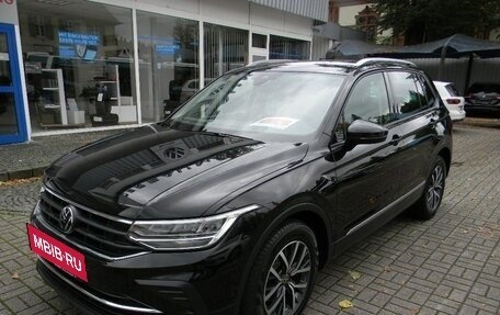 Volkswagen Tiguan II, 2022 год, 2 690 000 рублей, 2 фотография