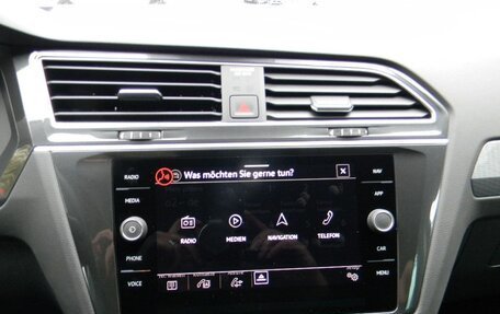 Volkswagen Tiguan II, 2022 год, 2 690 000 рублей, 13 фотография
