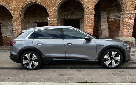 Audi e-tron I, 2019 год, 4 300 000 рублей, 2 фотография