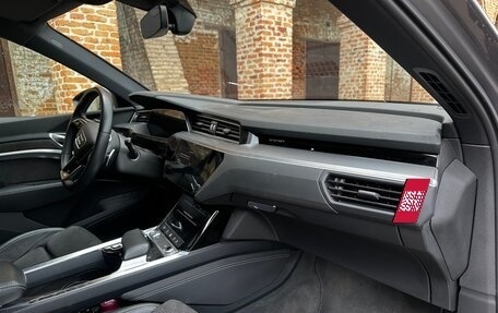 Audi e-tron I, 2019 год, 4 300 000 рублей, 8 фотография