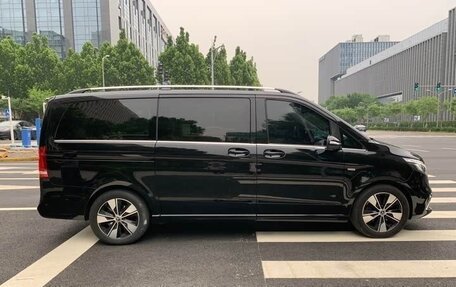 Mercedes-Benz V-Класс, 2022 год, 4 850 000 рублей, 4 фотография