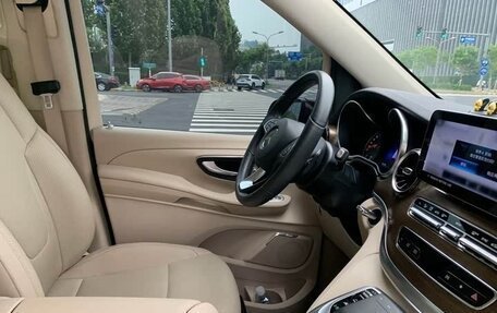 Mercedes-Benz V-Класс, 2022 год, 4 850 000 рублей, 10 фотография