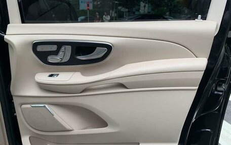 Mercedes-Benz V-Класс, 2022 год, 4 850 000 рублей, 20 фотография