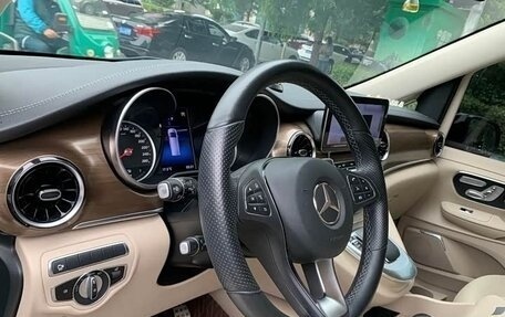 Mercedes-Benz V-Класс, 2022 год, 4 850 000 рублей, 12 фотография