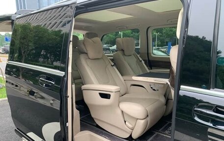 Mercedes-Benz V-Класс, 2022 год, 4 850 000 рублей, 29 фотография