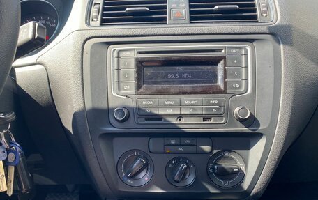 Volkswagen Jetta VI, 2015 год, 989 000 рублей, 12 фотография