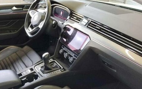 Volkswagen Passat B8 рестайлинг, 2019 год, 3 500 000 рублей, 4 фотография
