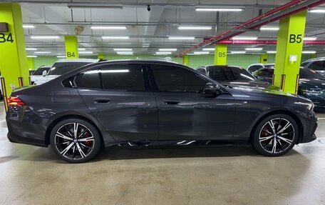 BMW 5 серия, 2025 год, 8 980 000 рублей, 2 фотография